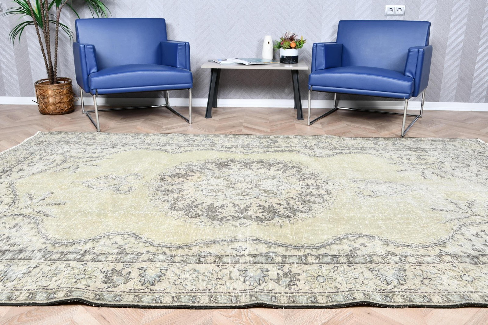 Vintage Turkish Large Rug 6×9,7 ft (184×295 cm), Gray Polka dot Rug