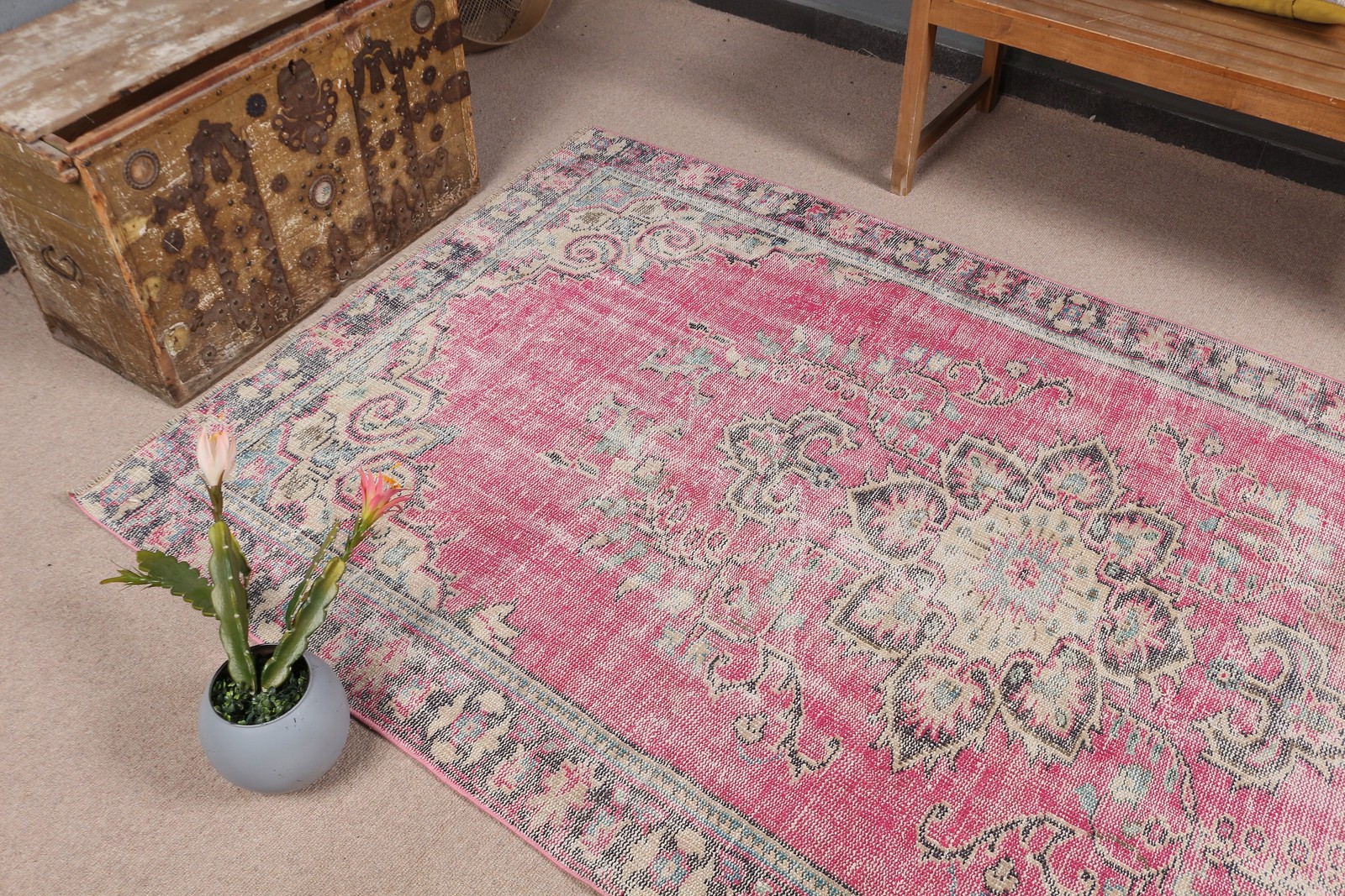 Vintage Turkish Area Rug 4,6×8,2 ft, Red Blue Floral Wool Rug