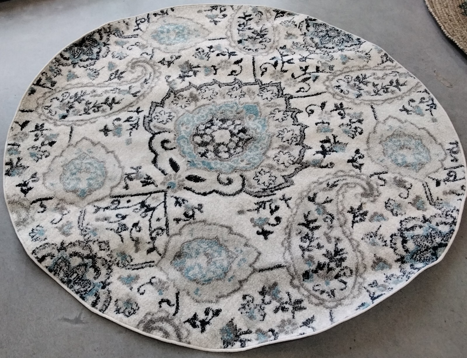 CREAM / LIGHT GREY 5′-3″ X 5′-3″ Flaw in Rug Reduced Price 1172740867 MAD600C-5R