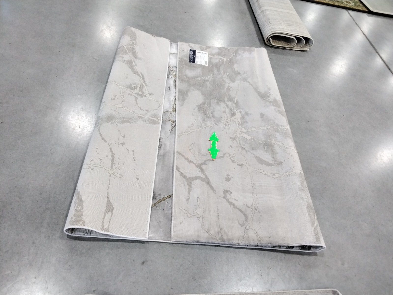 GREY / GOLD 5′-3″ X 7′-6″ Back Stain Rug, Reduced Price 1172751884 CFT877F-5