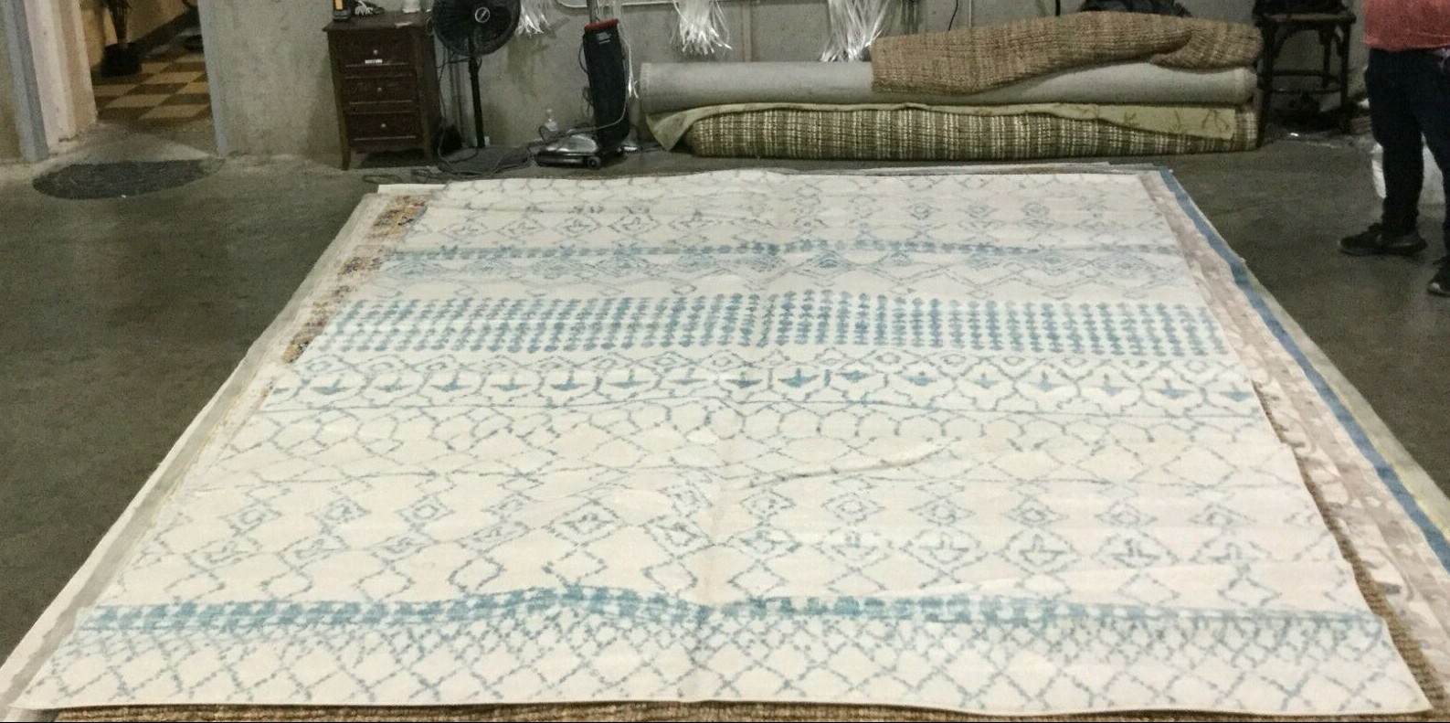 IVORY / TURQUOISE 10′ X 13′ Back Stain Rug, Reduced Price 1172635096 TUL229P-10