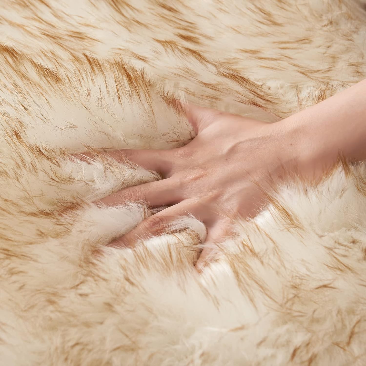 Super Soft 2×3 ft Faux Fur Rug – Stylish Sheepskin Area Rug for Home Decor