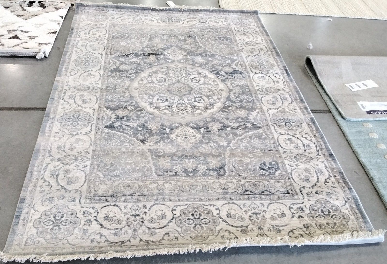 DK GREY / IVORY 5′-0″ x 7′-6″ Back Stain Rug, Reduced Price 1172764227 VTP457H-5