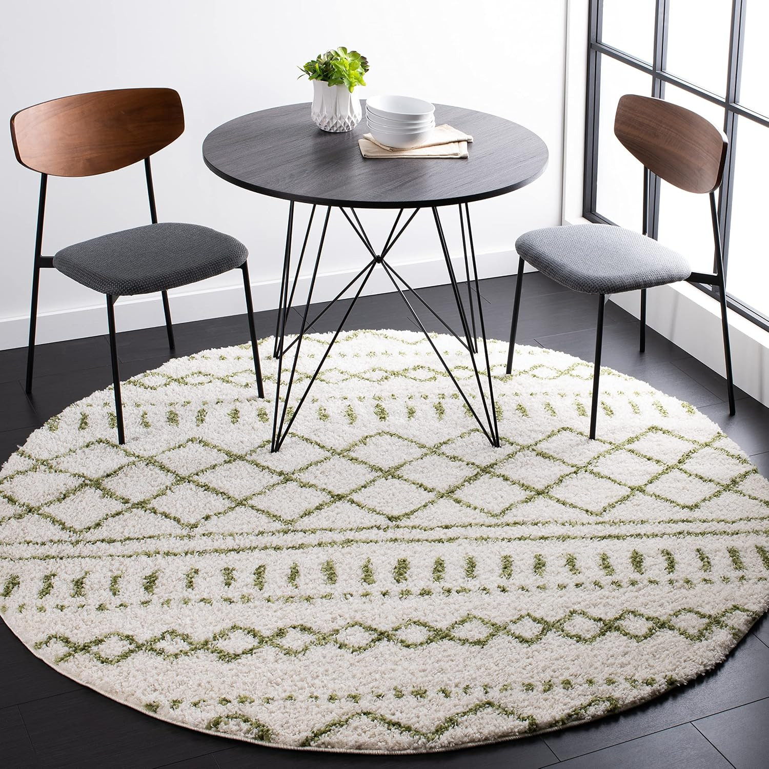 SAFAVIEH Arizona Shag Collection Area Rug – 3’2″ Round, Ivory & Green, Moroccan