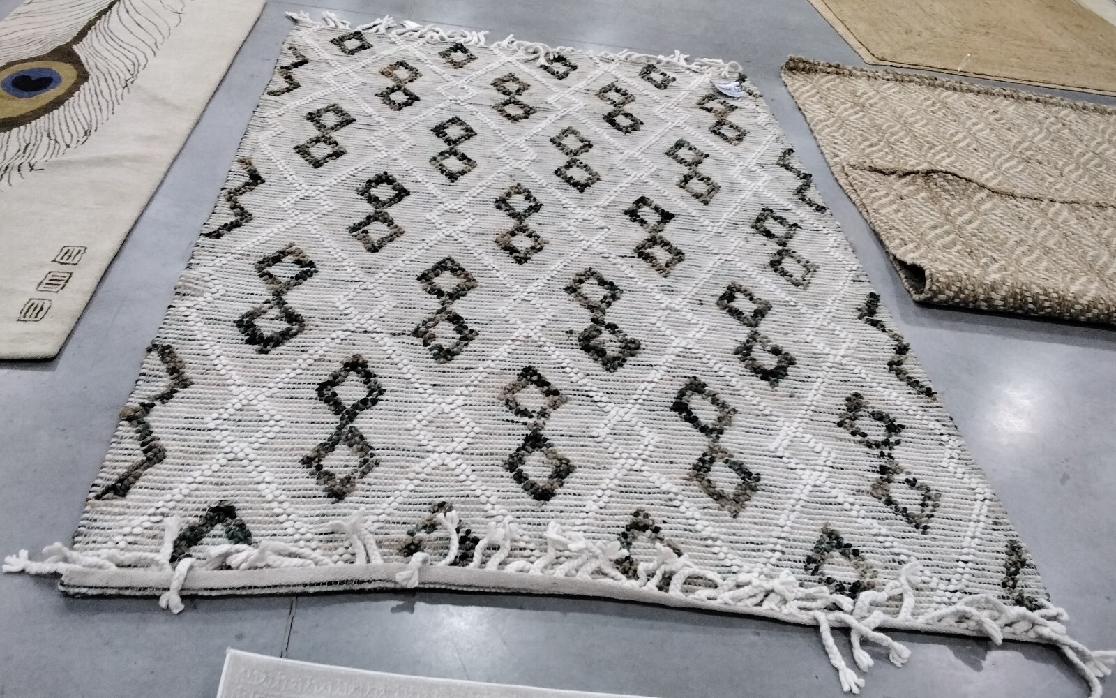 IVORY / EMERALD 6′ X 9′ Broken Thread Rug, Reduced Price 1172759511 NAT180Y-6