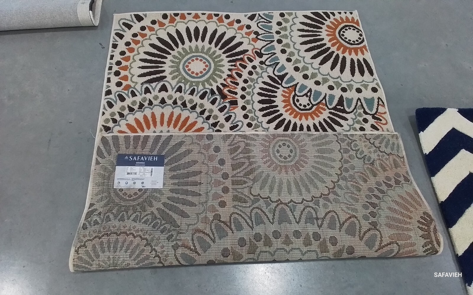CREAM CHOCO 4′-0″ x 5′-7″ Back Stain Rug Reduced Price 1172771544 VER091-0712-4