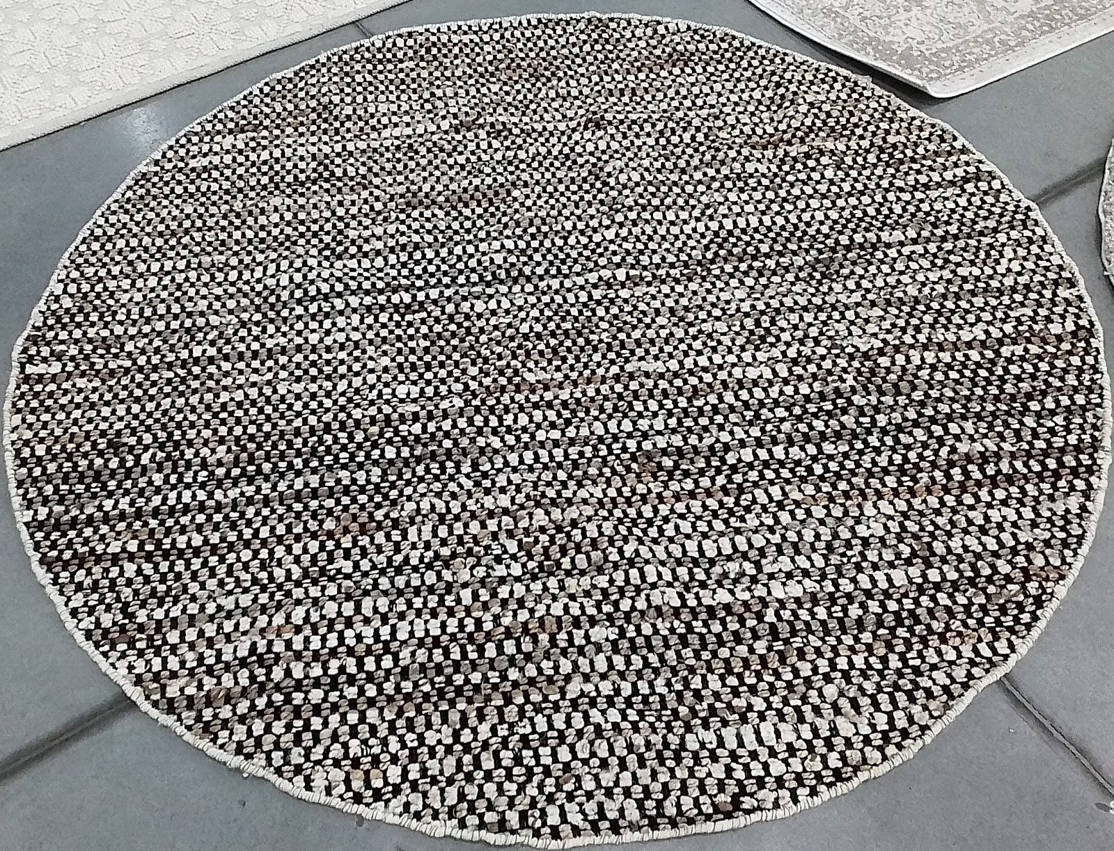 BLACK / IVORY 6′-0″ x 6′-0″ Flaw in Rug, Reduced Price 1172780758 NAT349Z-6R