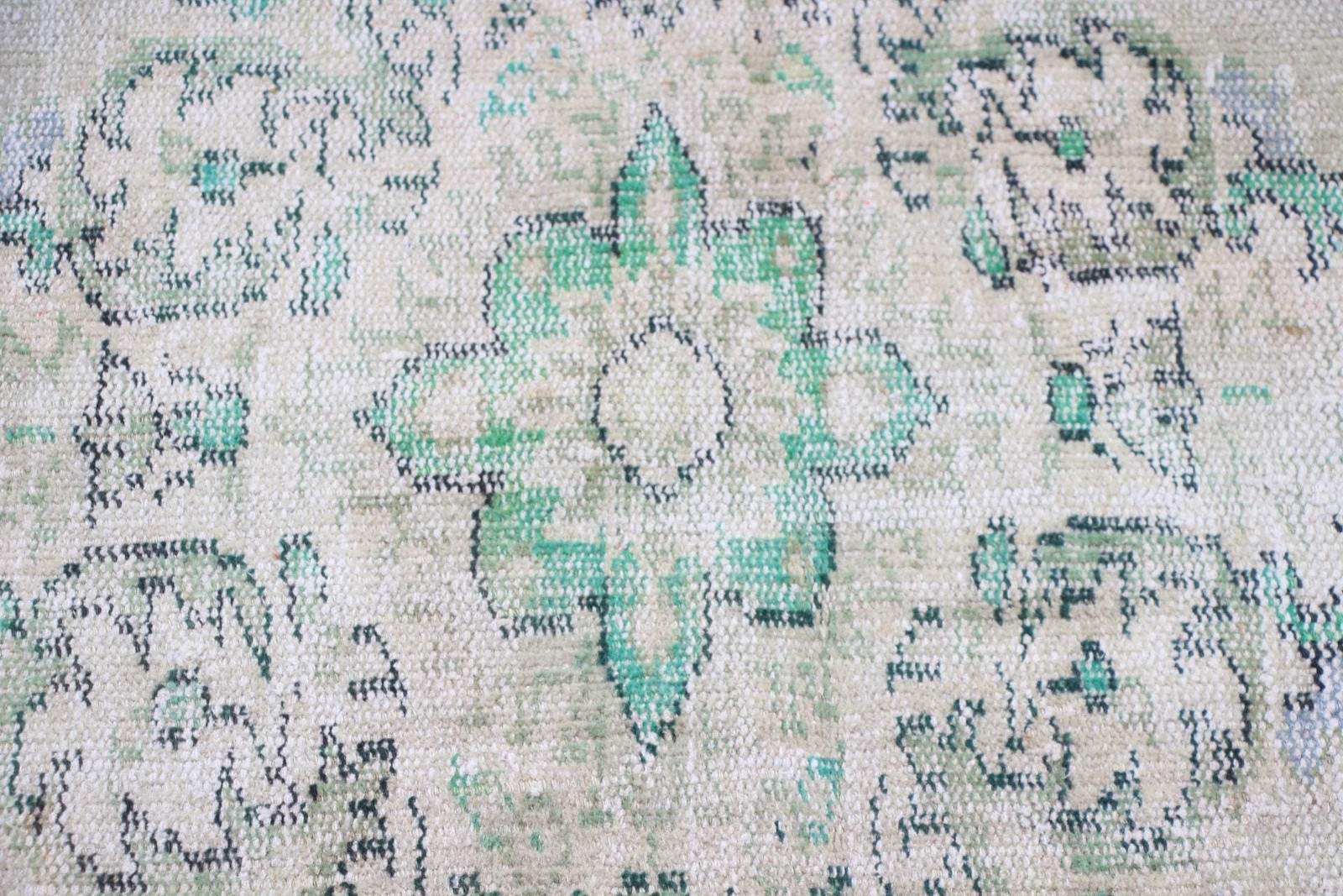 Turkish 5,6×8,1 ft Rug, Large Vintage Rug, White Floral Wool Rug