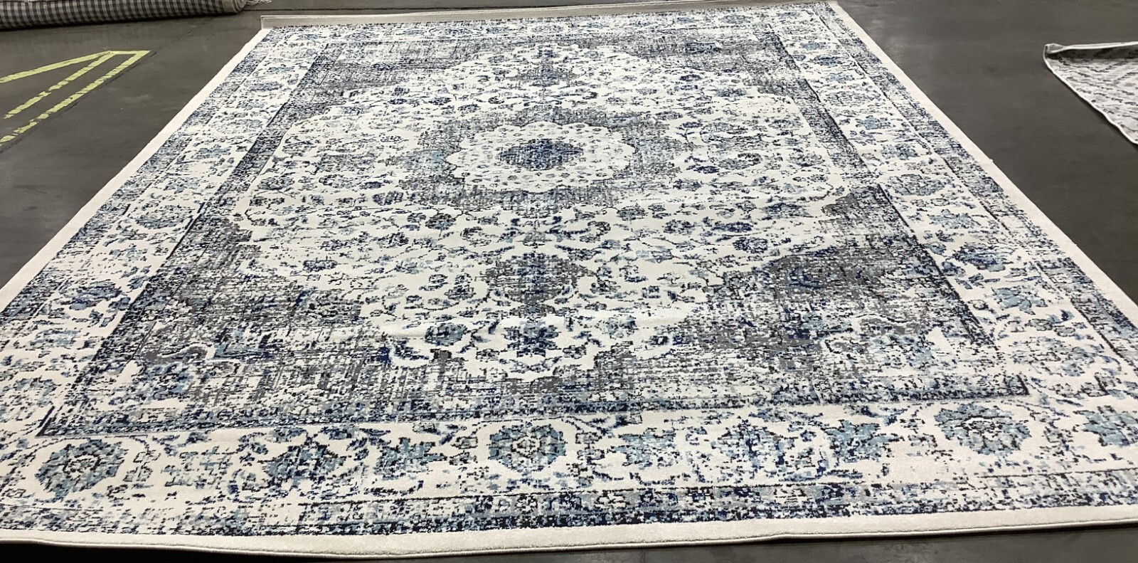 IVORY / GREY 9′-0″ x 12′-0″ Back Stain Rug, Reduced Price 1172678869 EVK220D-9