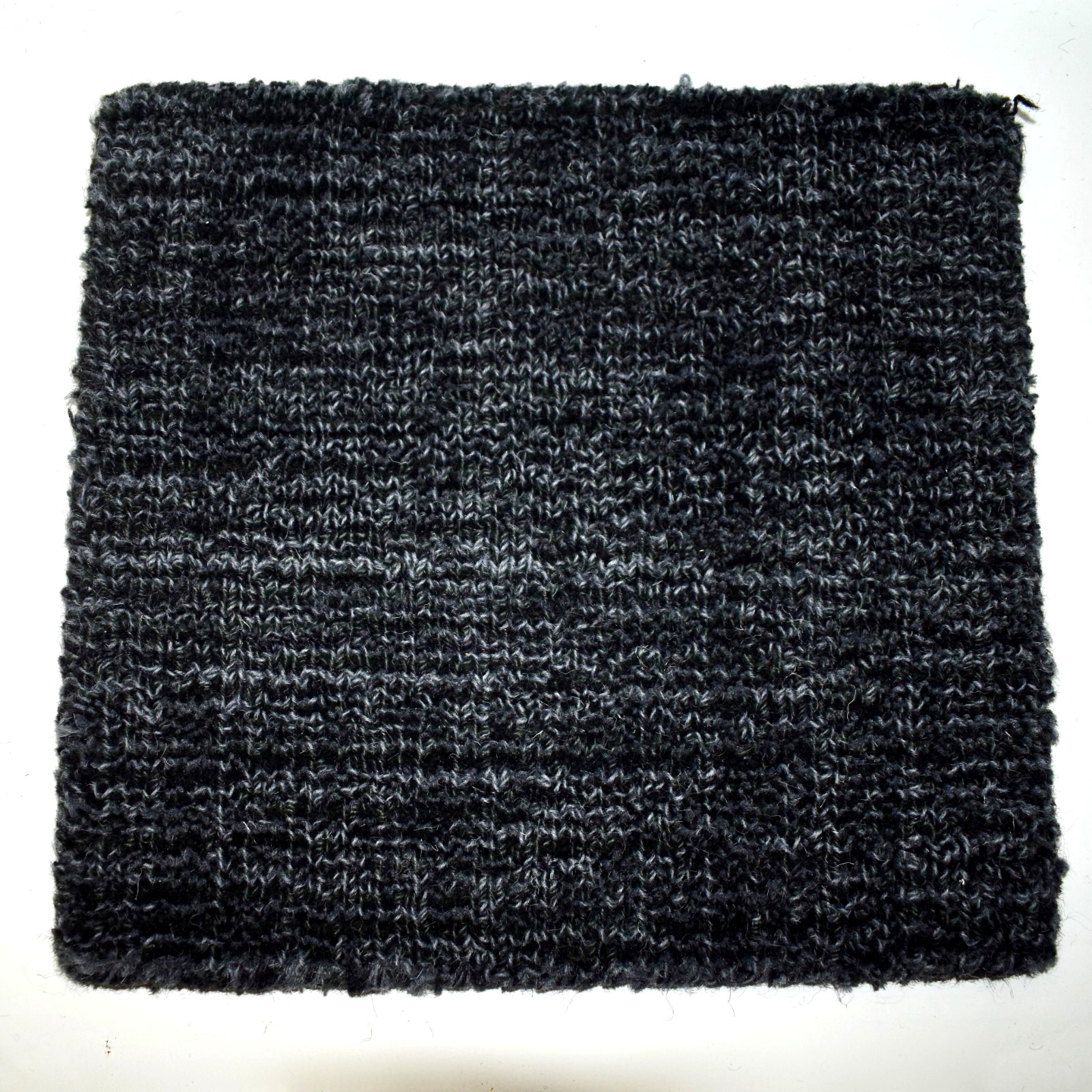 11.5″ x 12″ RUG SAMPLE Small DUNAREE — BLACK SAND Wool Pet Mat Camper RV House