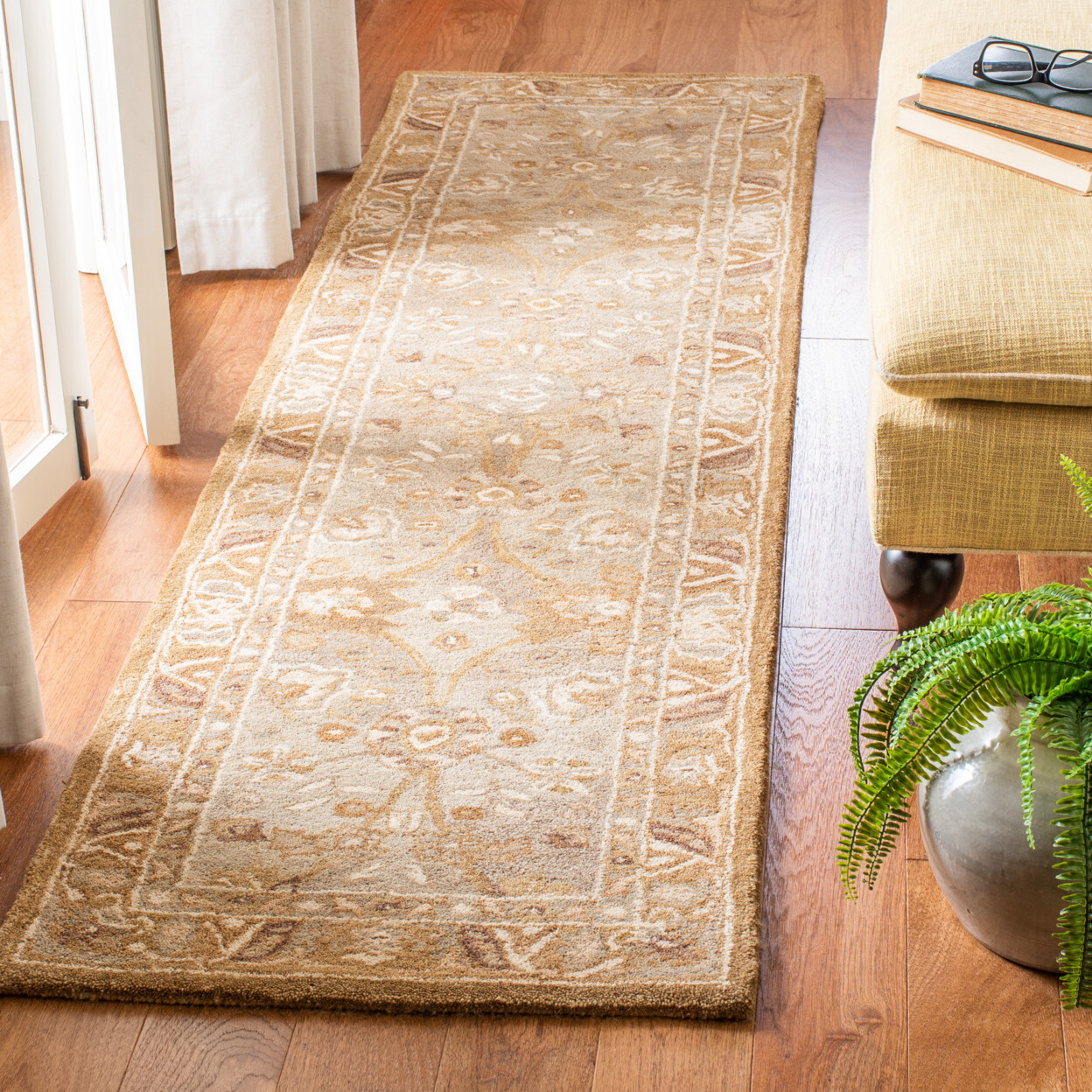 SAFAVIEH Anatolia AN558B Silver / Light Brown Rug