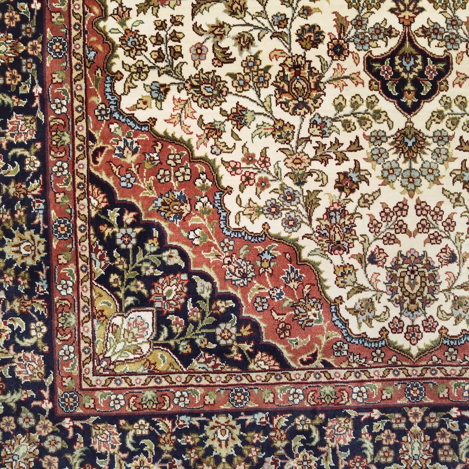 3’0″ x 5’0″ Silk Chinese Hereke Rug