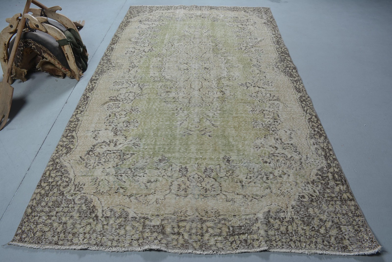 Vintage Rug, Large 5,5×10,2 ft Turkish Rug, Beige Ombré Wool Rug