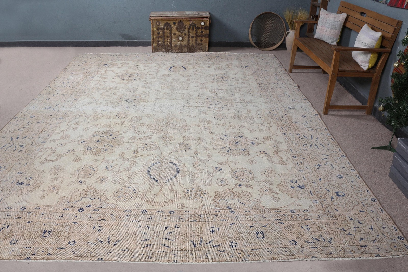 Vintage Turkish Rug 9,2×11,9 ft (279×364 cm), White Blue Animal Print Rug