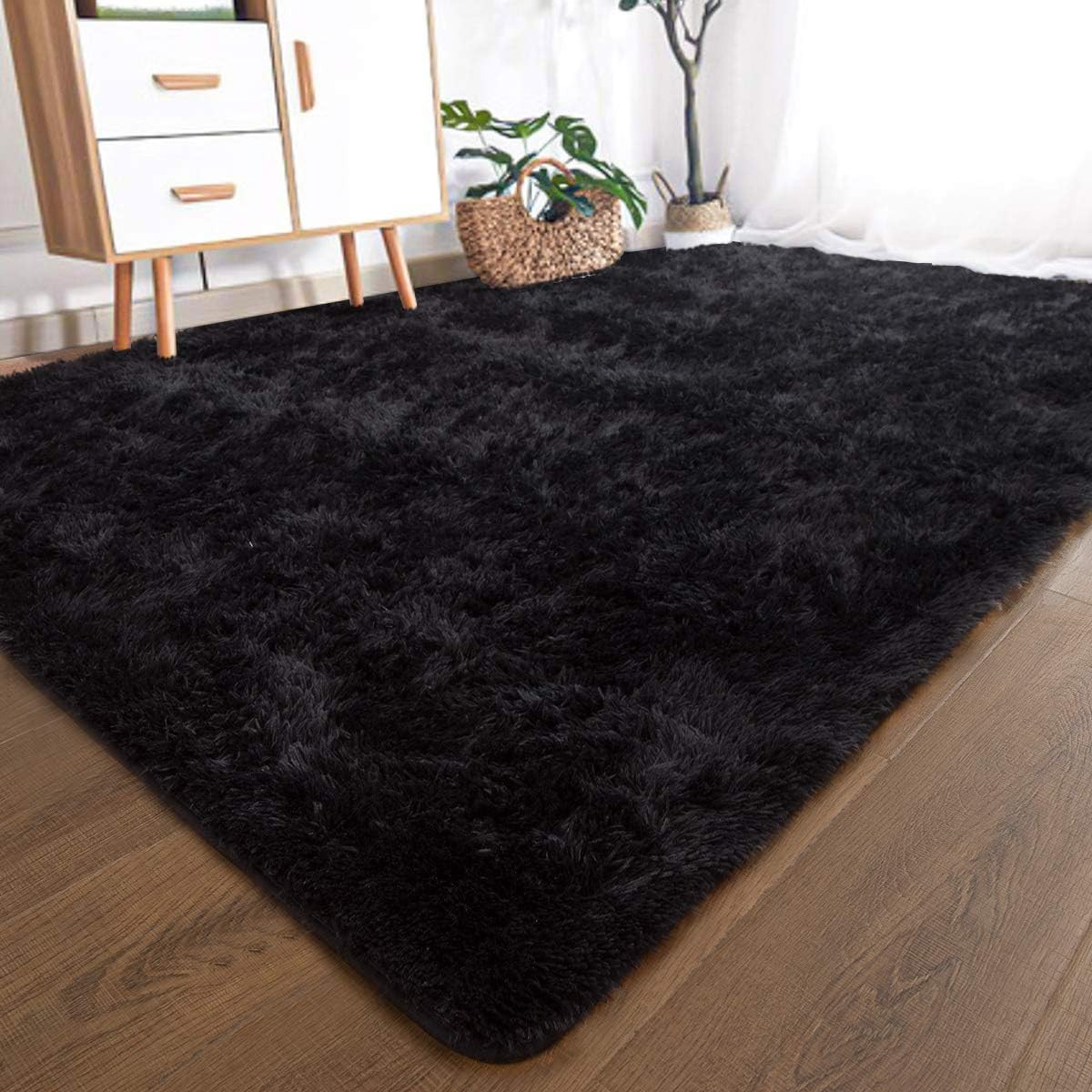 YOH Modern Fuzzy Soft Rug 4’x6′ Black NEW Vacuum Sealed