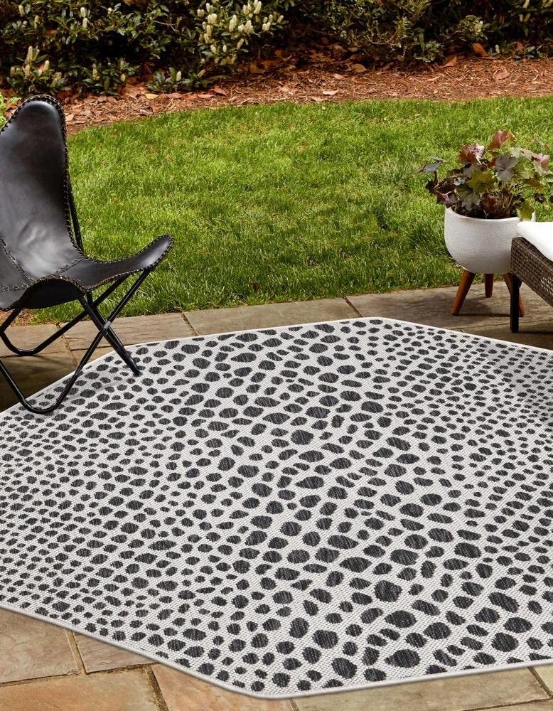 Unique Loom Jill Zarin Outdoor Collection Area Rug – 7 10 Octagon Black/
