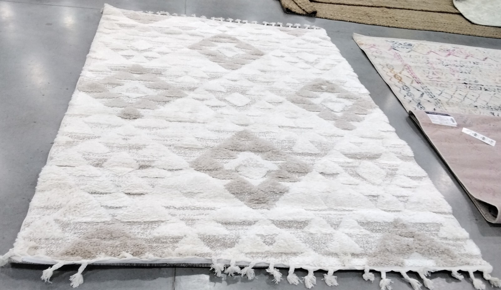 IVORY / BEIGE 6′-7″ X 9′-2″ Back Stain Rug, Reduced Price 1172758058 MTS688B-6