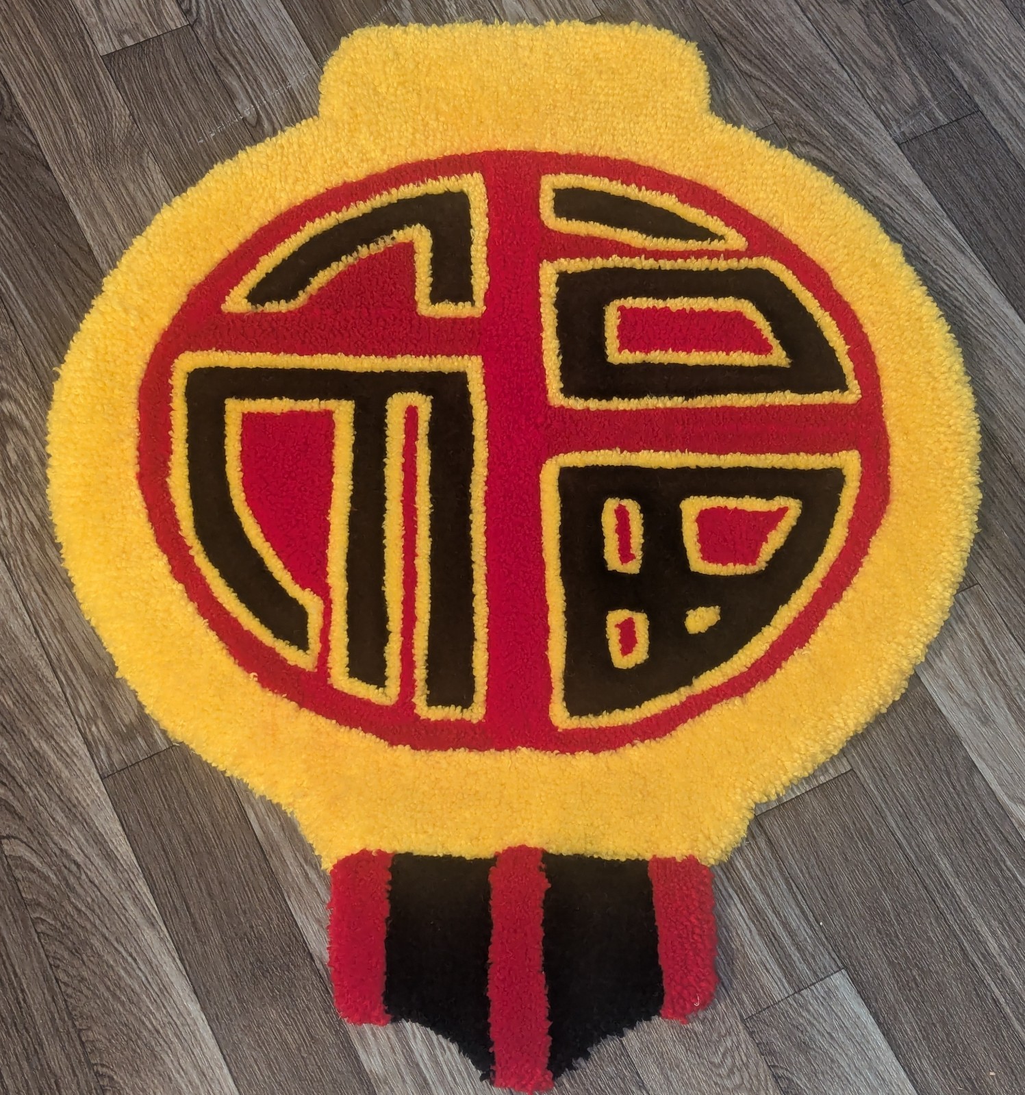 福 (fu) Good Fortune Chinese Lantern Tufted Rug 26″ x 22″
