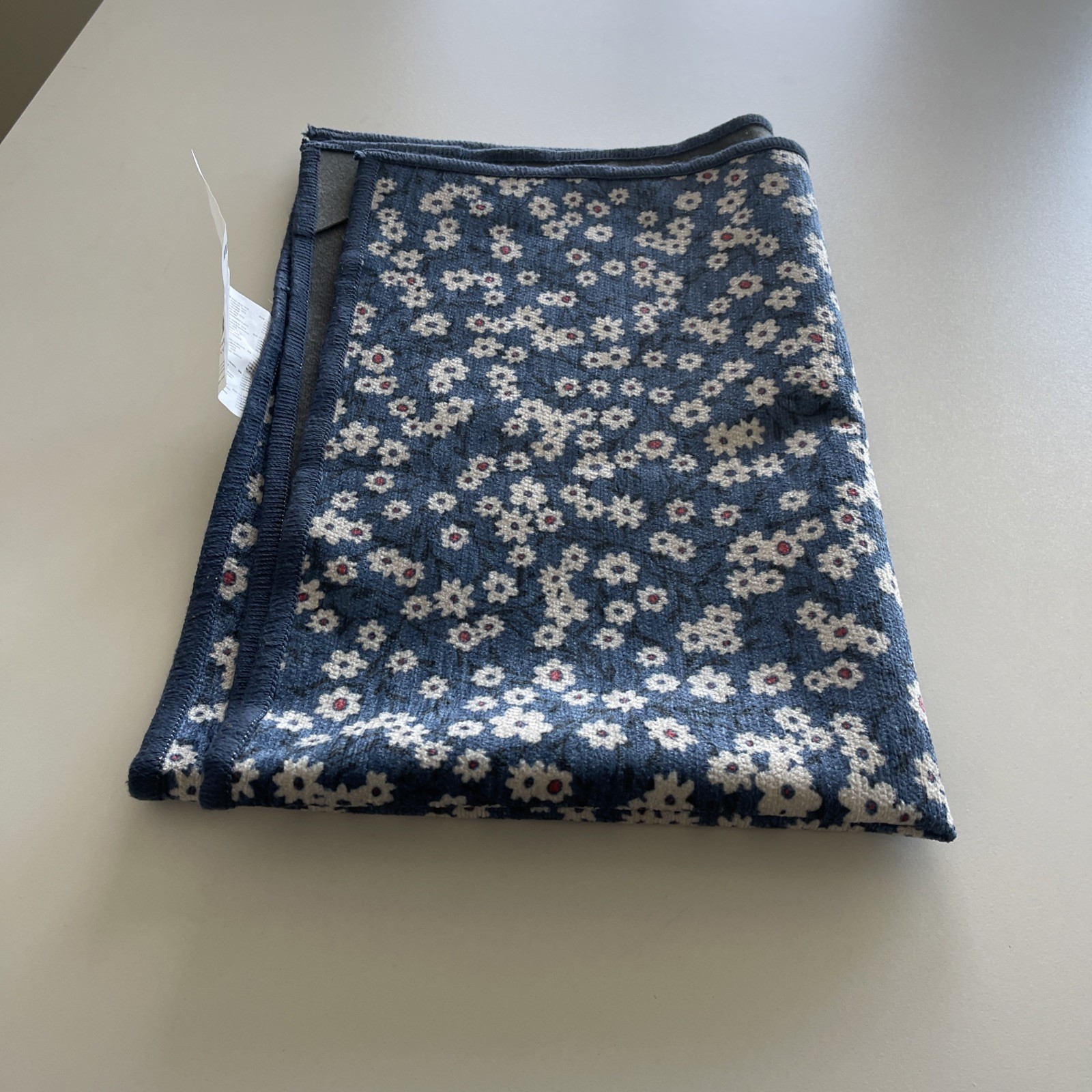 Ruggable Blue And White Flower Rug Size 36×24