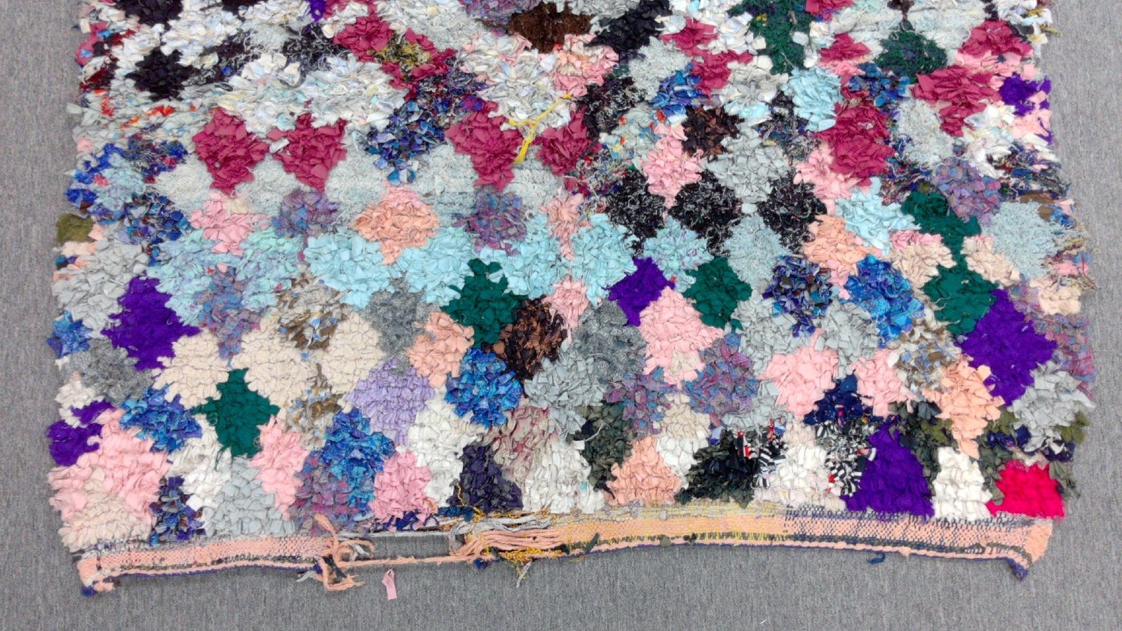 Vintage Handmade Moroccan Boucherouite Area Rug – 5 FT 5 x 5 FT 6