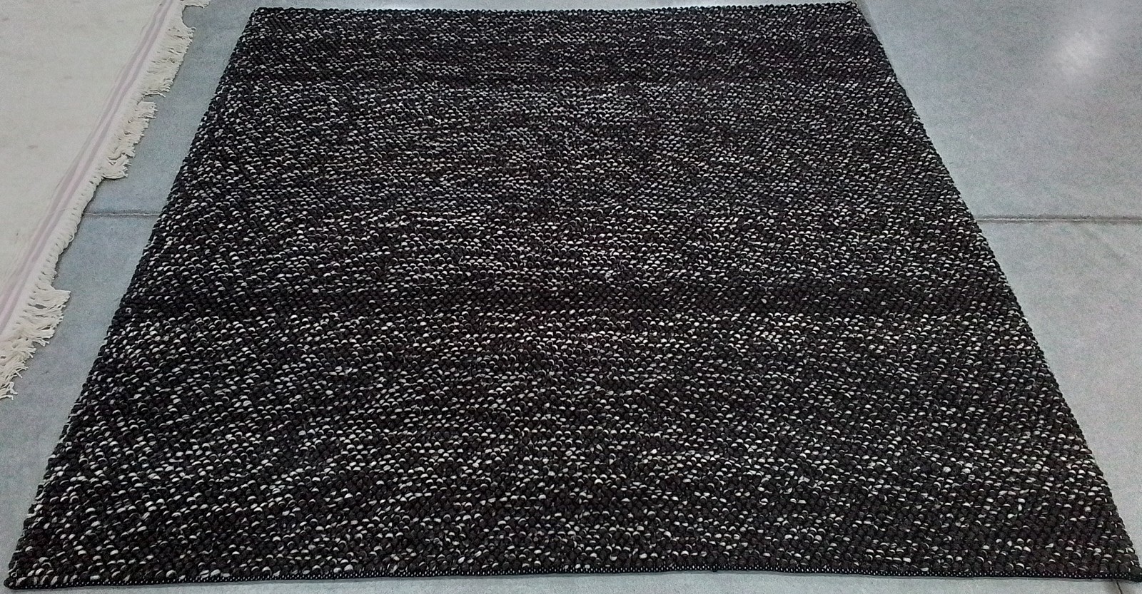 BLACK / GREY 6′-0″ x 6′-0″ Flaw in Rug, Reduced Price 1172803722 NAT425Z-6SQ