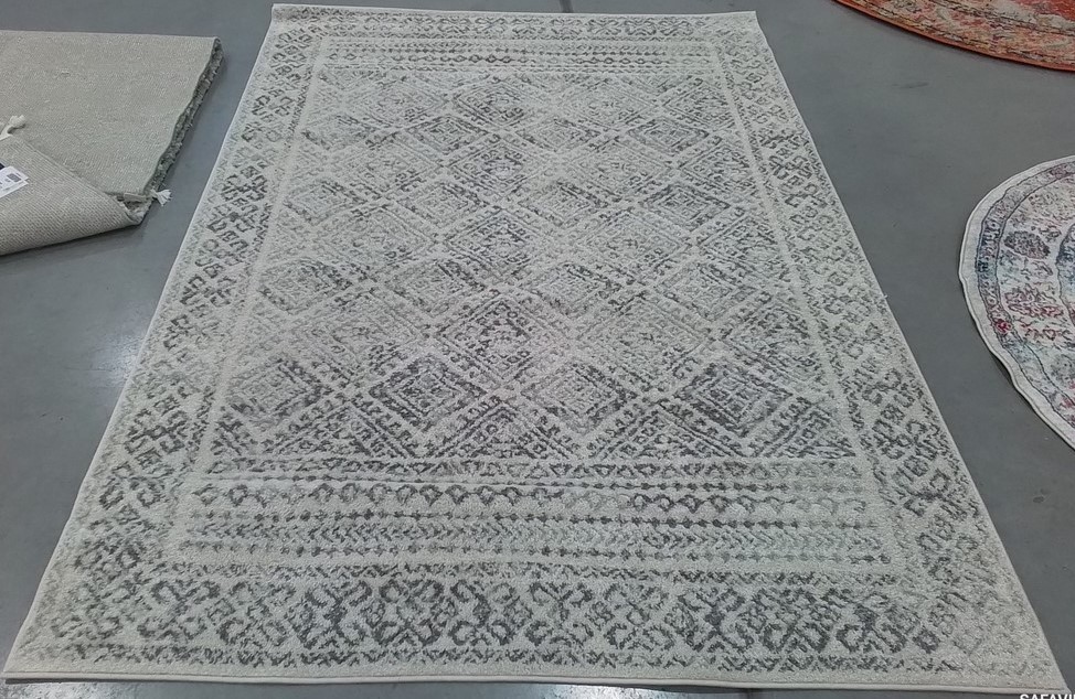 IVORY / GREY 5′-3″ x 7′-6″ Back Stain Rug, Reduced Price 1172806309 TUL264A-5