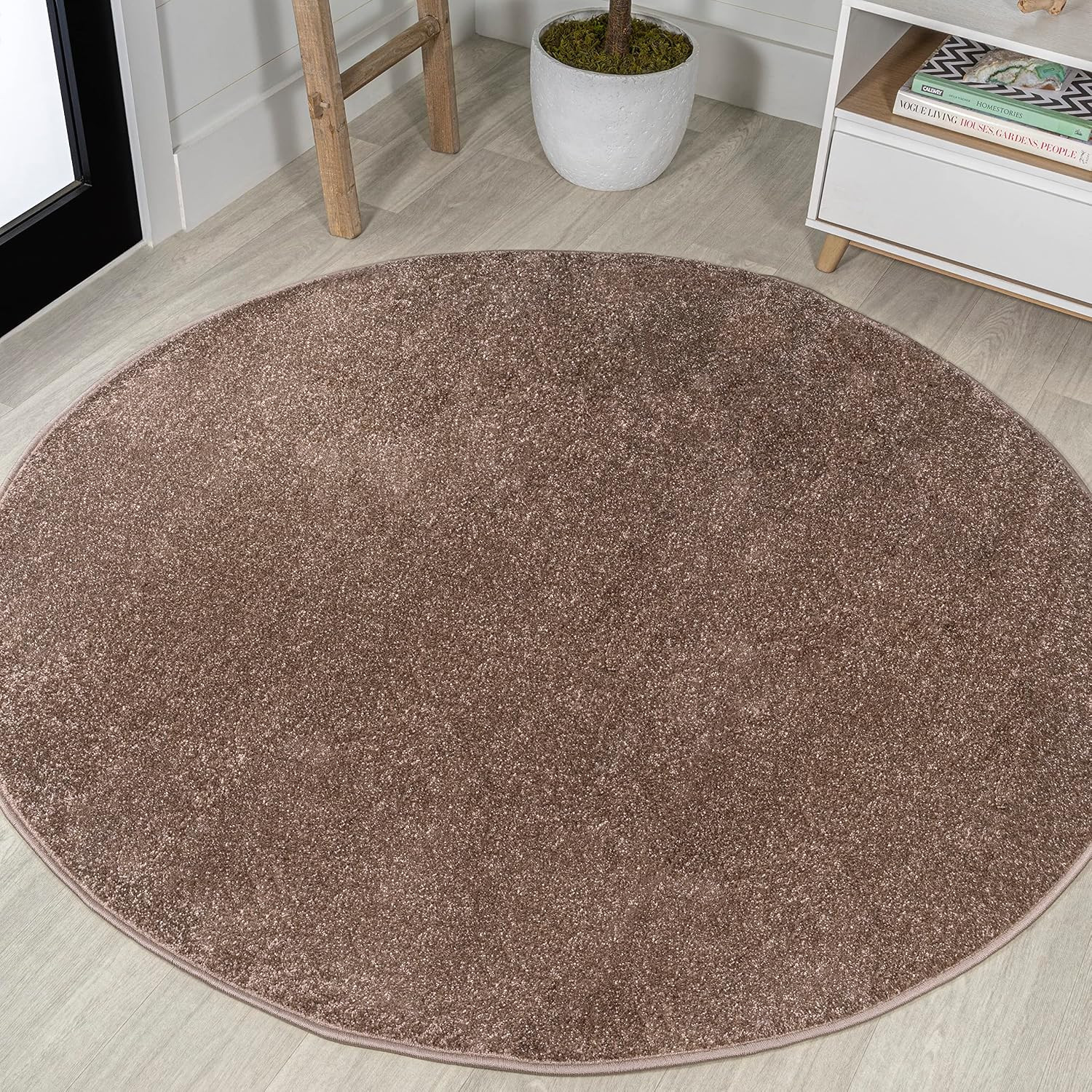 Haze Solid Low-Pile Brown 4′ round Indoor Area Rug, Coastal,Bohemian,Minimalist,