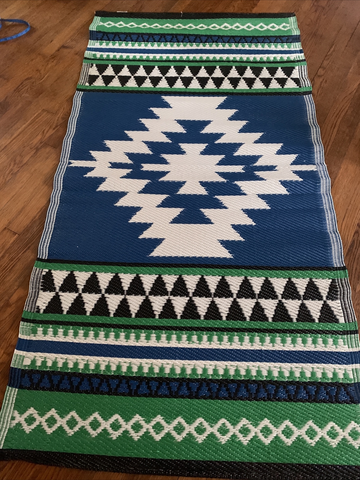 Aztec 100% Polypropylene 83x 36” Made In India Accent Rug