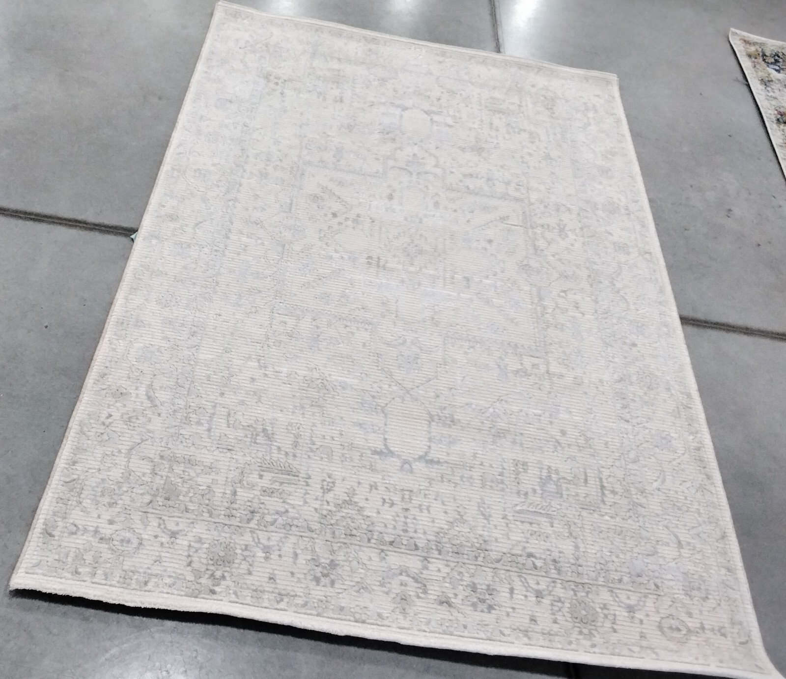IVORY / LIGHT GREY 4′ X 6′ Back Stain Rug, Reduced Price 1172759232 MSR8931B-4