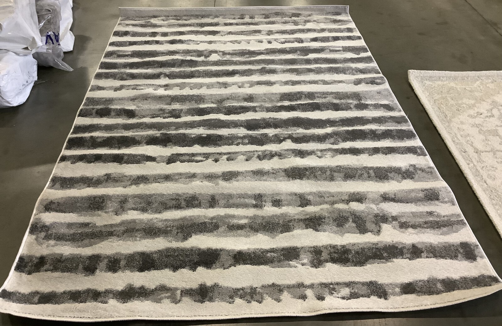 IVORY / CHARCOAL 6′-0″ x 9′-0″ Flaw in Rug, Reduced Price 1172674433 ADR126N-6