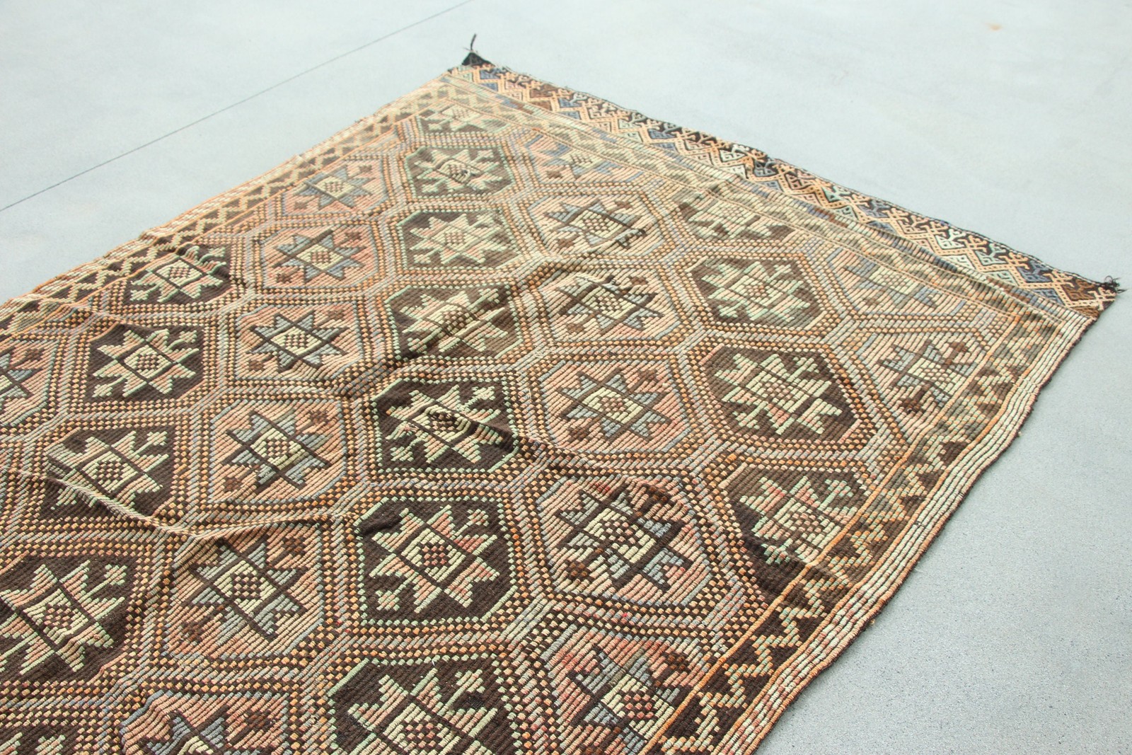 Turkish Vintage Rug 5,6×10,8 ft (171×328 cm), Kilim Brown Floral Rug