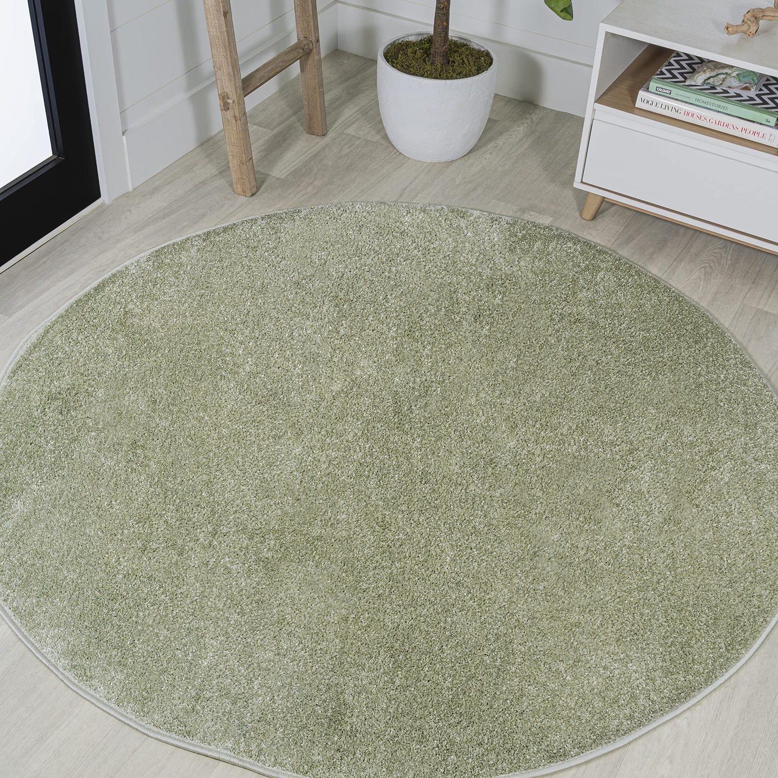 Jonathan Y Haze Solid Low-Pile Green 5 Round Indoor Area Rug