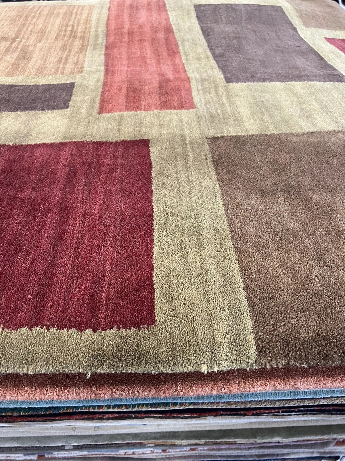 Beautiful Hand Tufted Area Rug Approximate Size Is 5×7 Feet