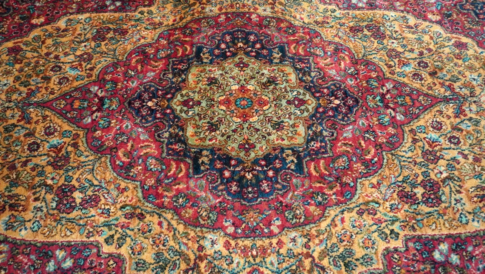 5’9″ x 9′ Karastan Medallion Kirman Original Series 700-718 Wool Rug Excellent