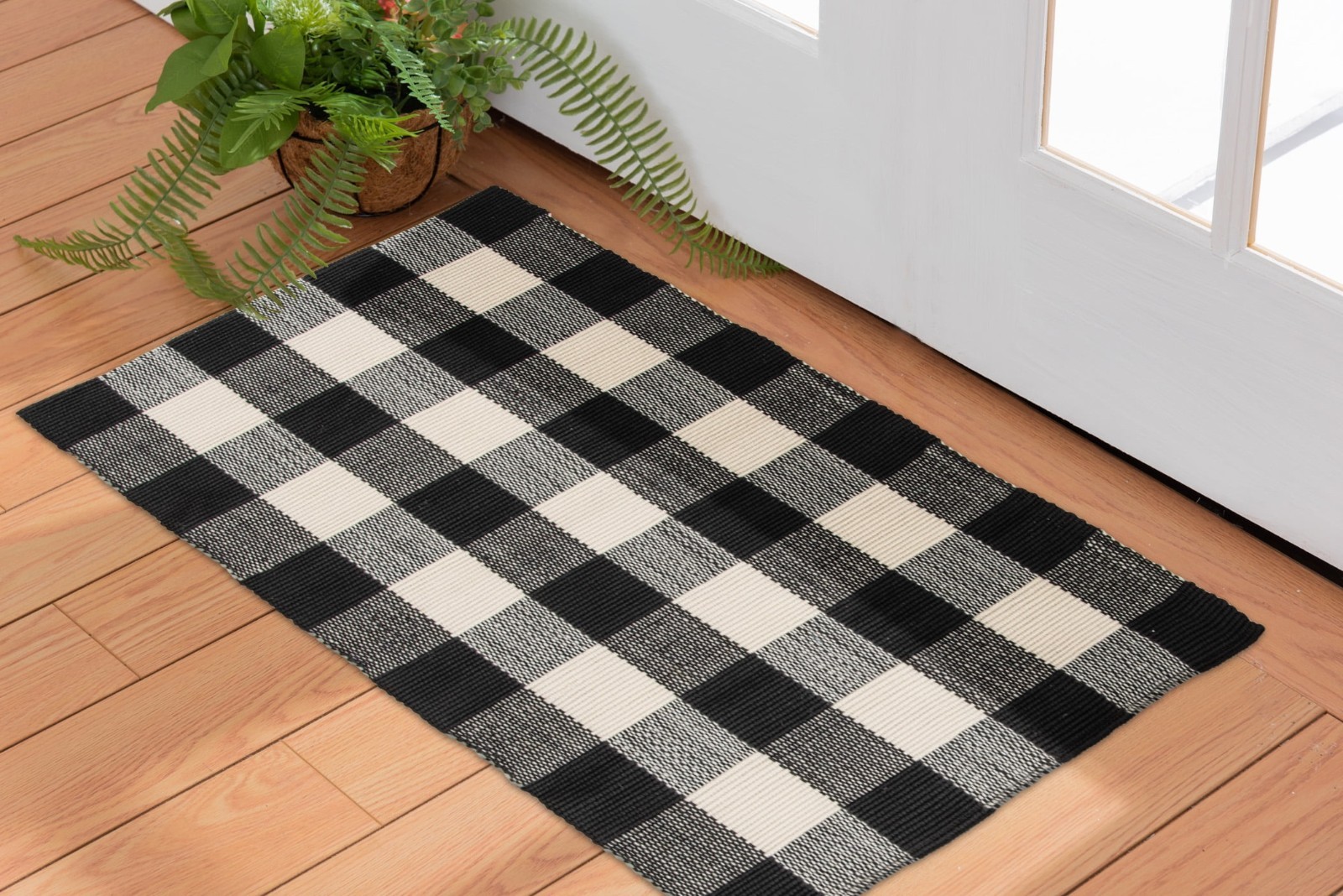 Mainstays 24″ x 36″ Black, White Outdoor Layering Rug.