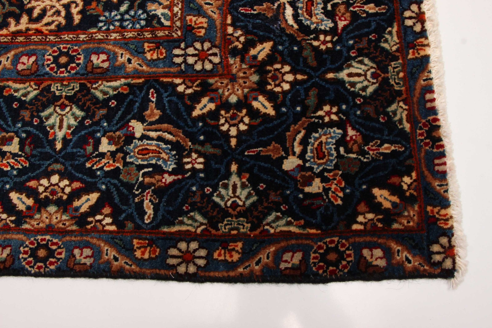 Vintage 6’9″ x 9’10” Traditional Hand Knotted Vegetable Dye Wool Area Rug