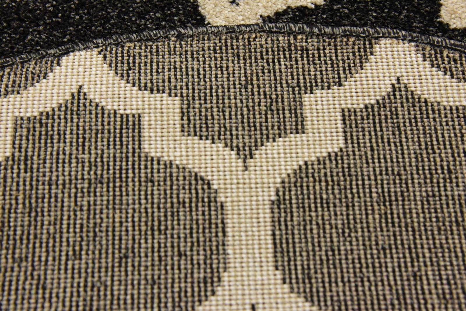 Unique Loom Trellis Collection Area Rug – 3 3 Round Black/Beige