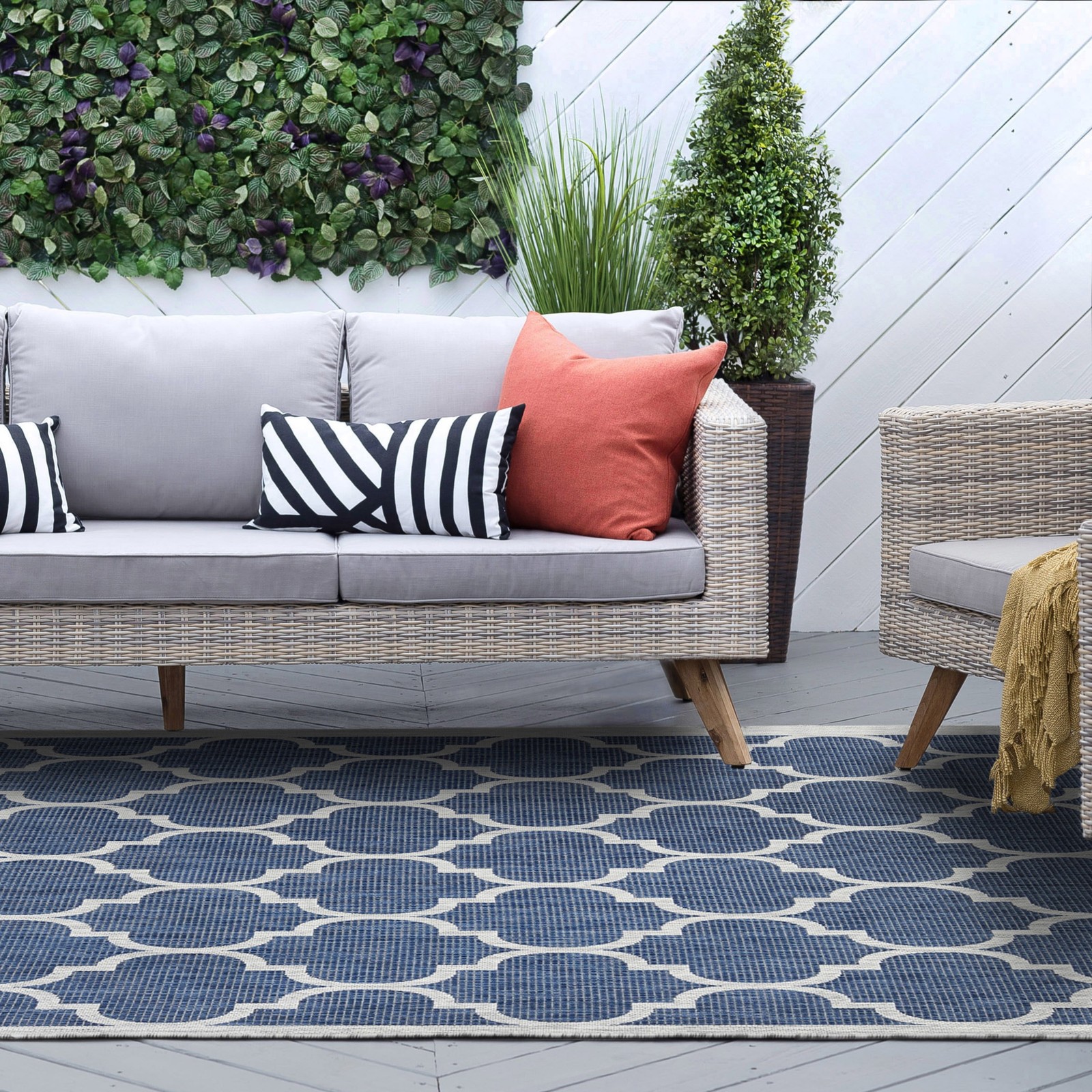 Veranda Contemporary 5′ x 7′ Navy & Light Gray Polypropylene Outdoor Area Rug