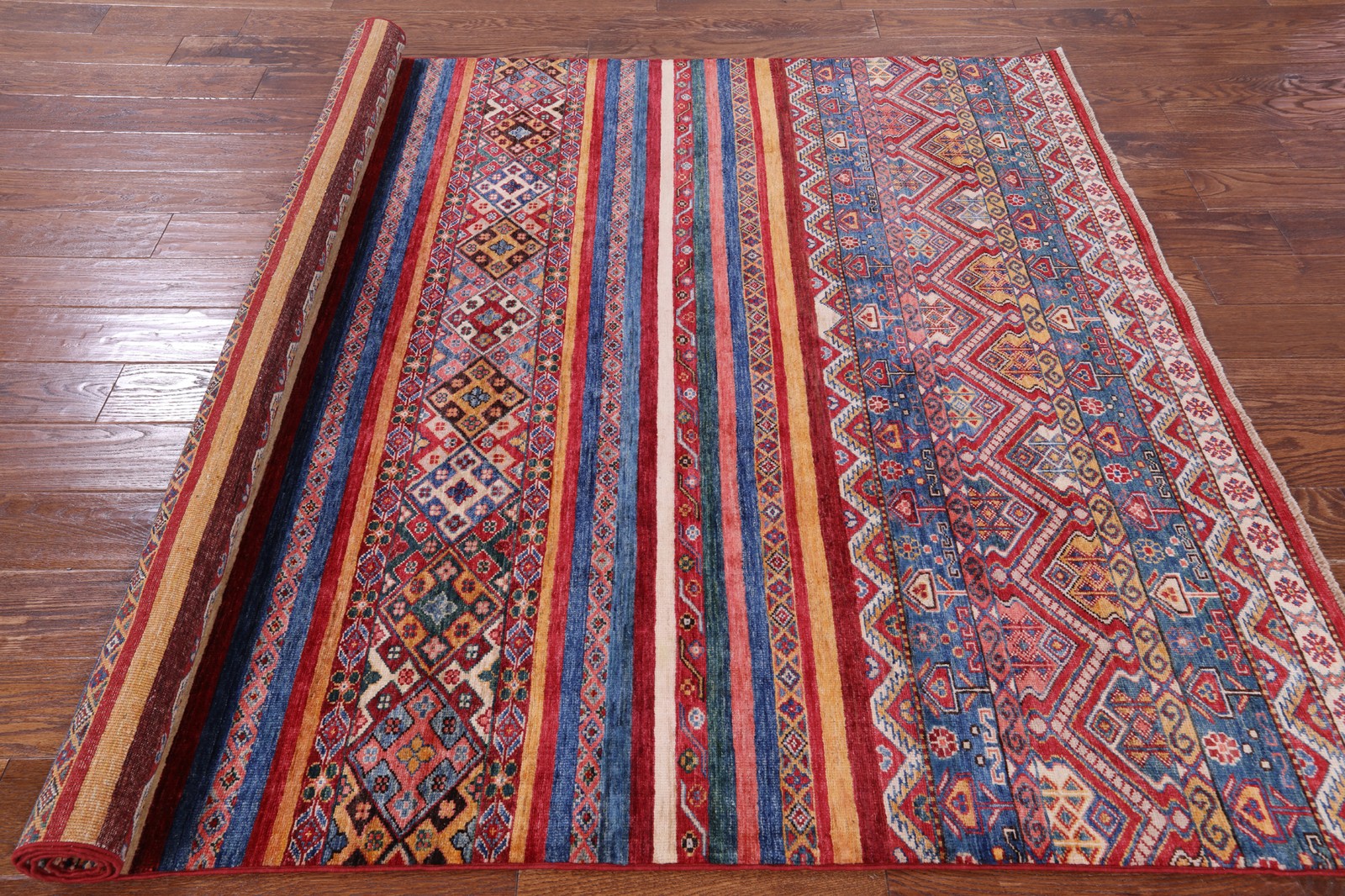 Super Kazak Khorjin Handmade Rug 5′ 6″ X 8′ 8″ – Q7422