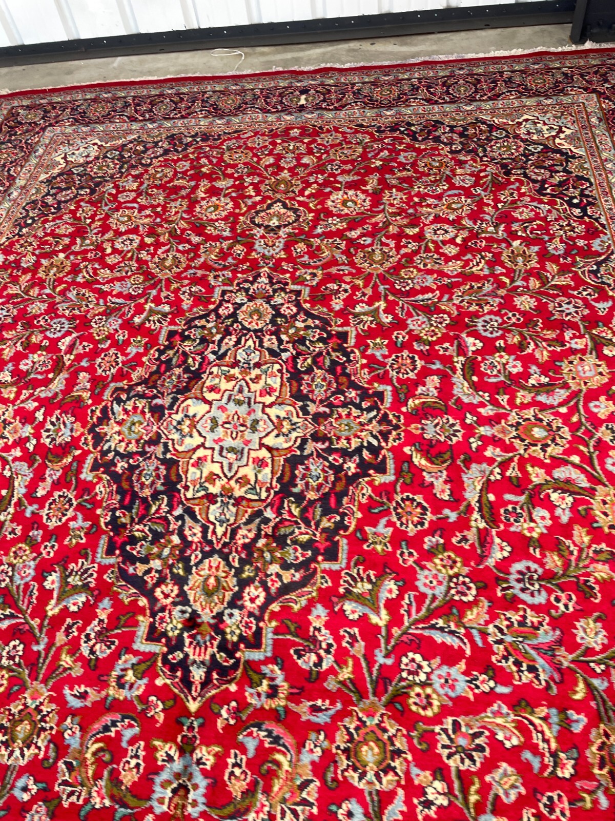 Hand-Woven Wool Area Rug w/ Medallion Design, 9.7′ x 13′