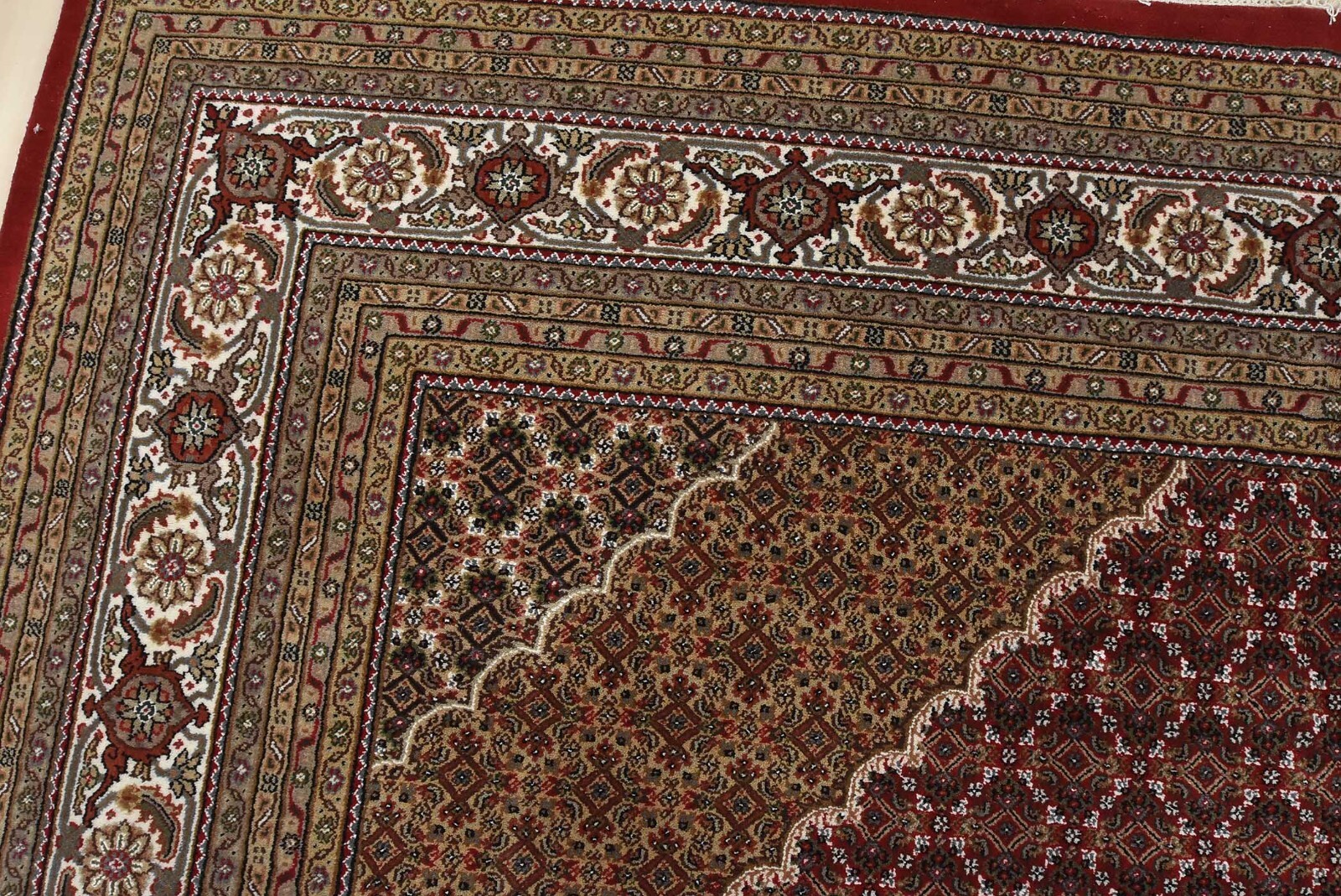 Fine Oriental Rug 9’10” x 13’11” Red Wool Traditional Hand-Knotted Carpet