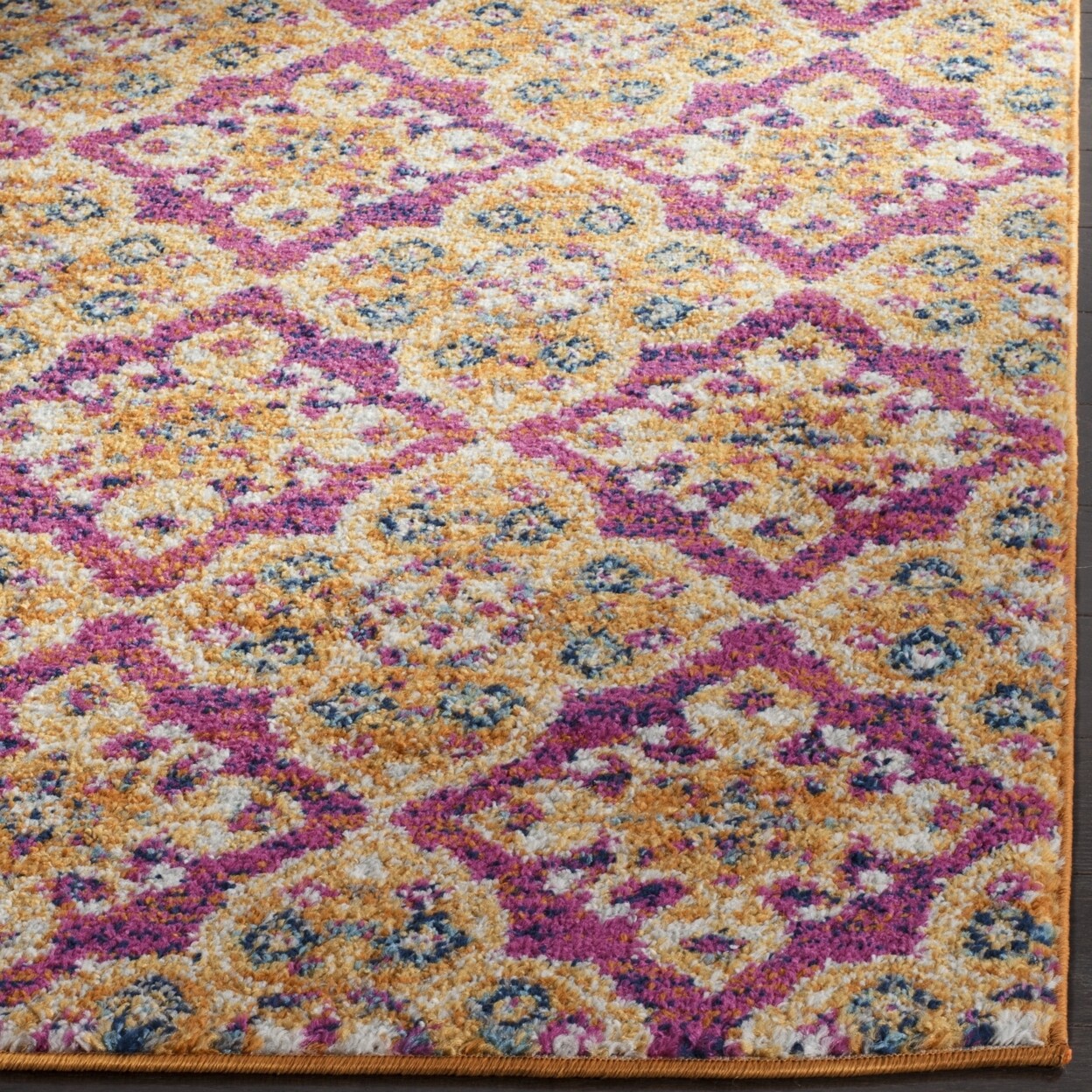 SAFAVIEH Madison Collection MAD605A Fuchsia / Gold Rug
