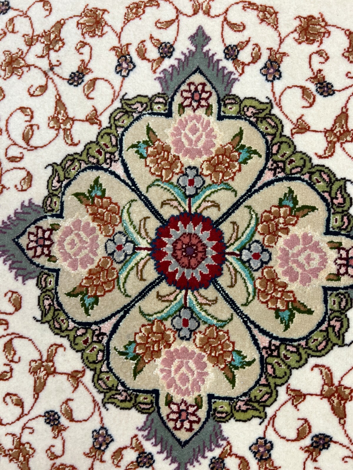 2’1″ x 3’1″ Floral Turkish Oriental Rug – Full Pile – Hand Made – Wool and Silk