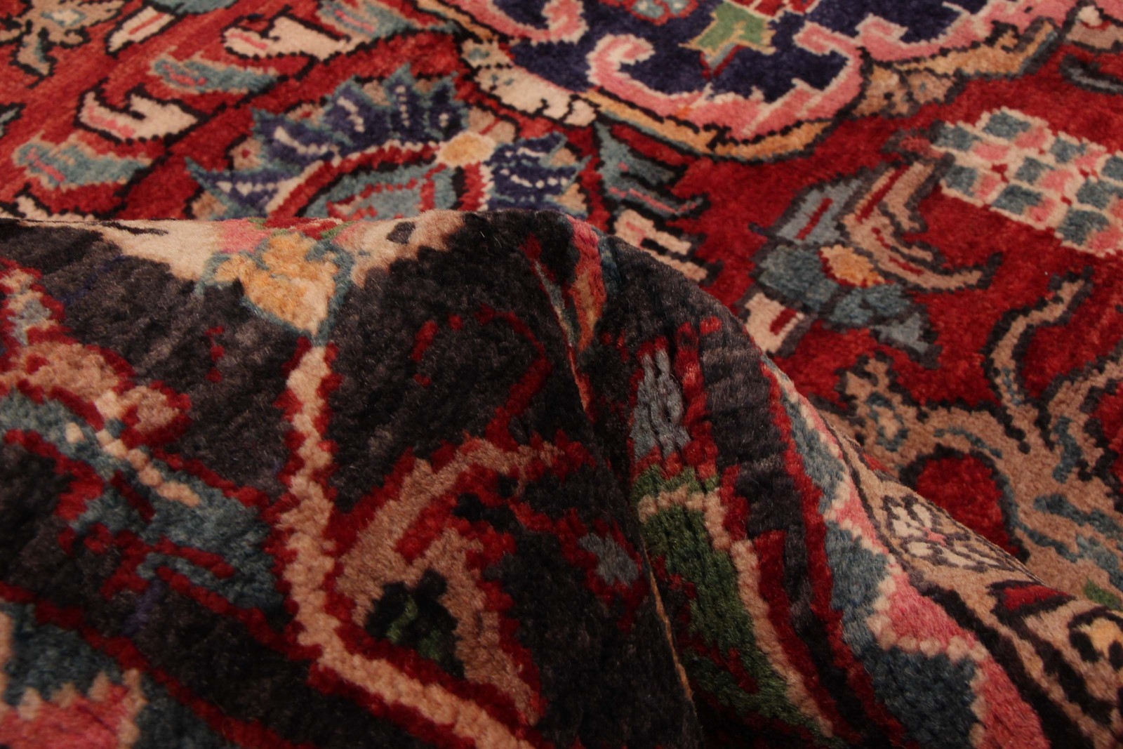 Vintage 7’1″ x 10’2″ Traditional Hand Knotted Vegetable Dye Wool Area Rug