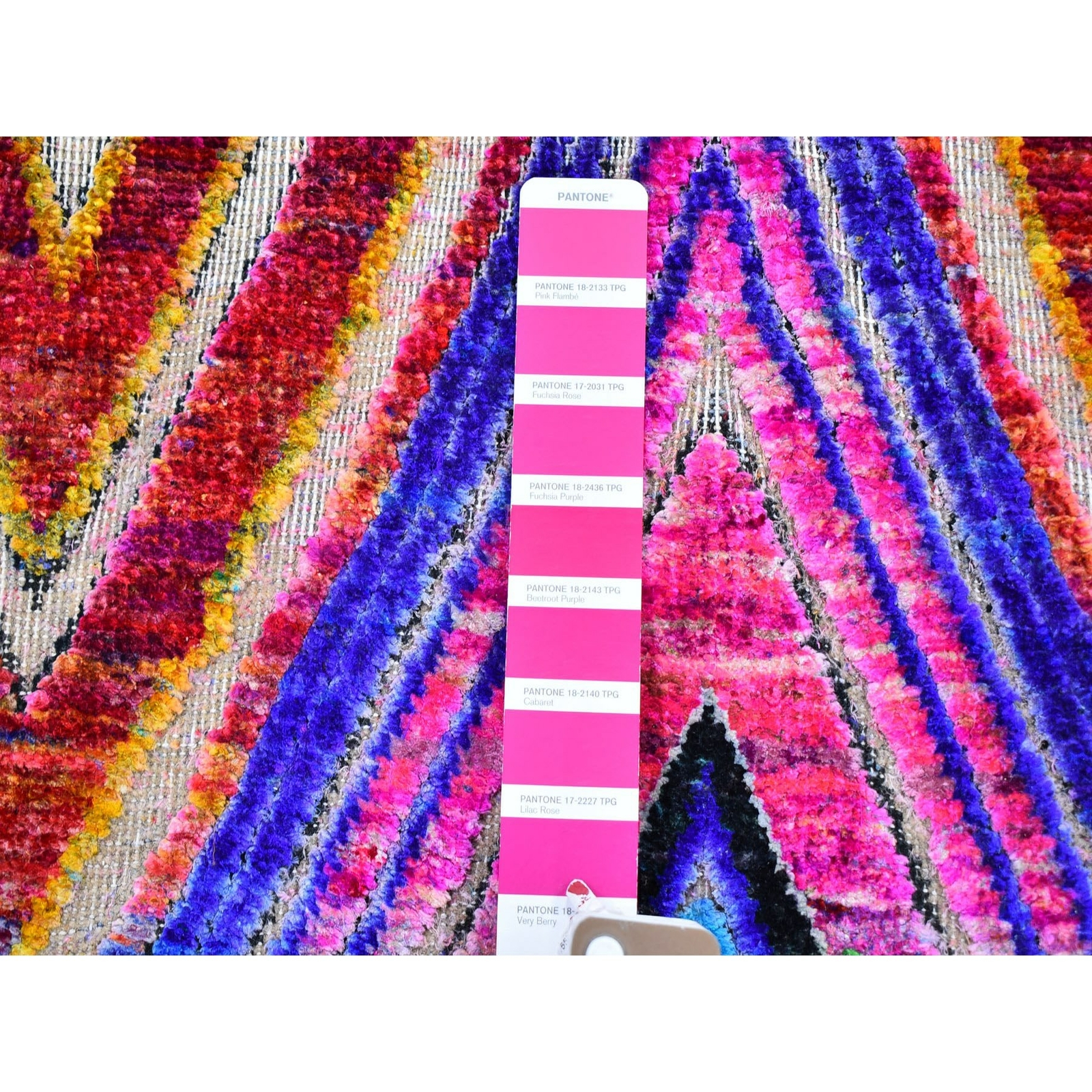 2’x3′ Colorful Hand Knotted Chevron Design Sari Silk with Text Wool Rug R59550