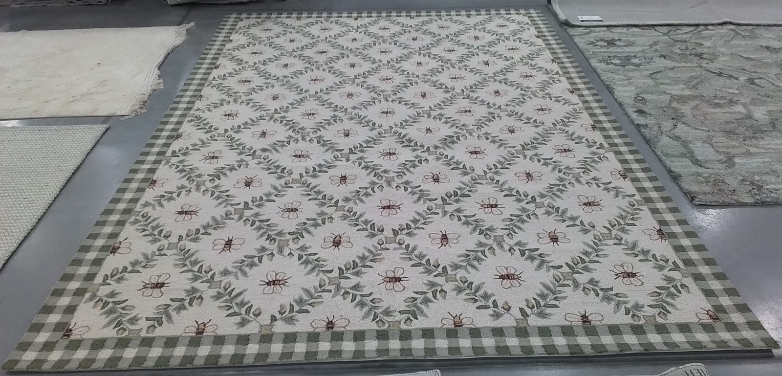 IVORY / GREEN 9′-0″ x 12′-0″ Flaw in Rug, Reduced Price 1172803935 HK55A-9