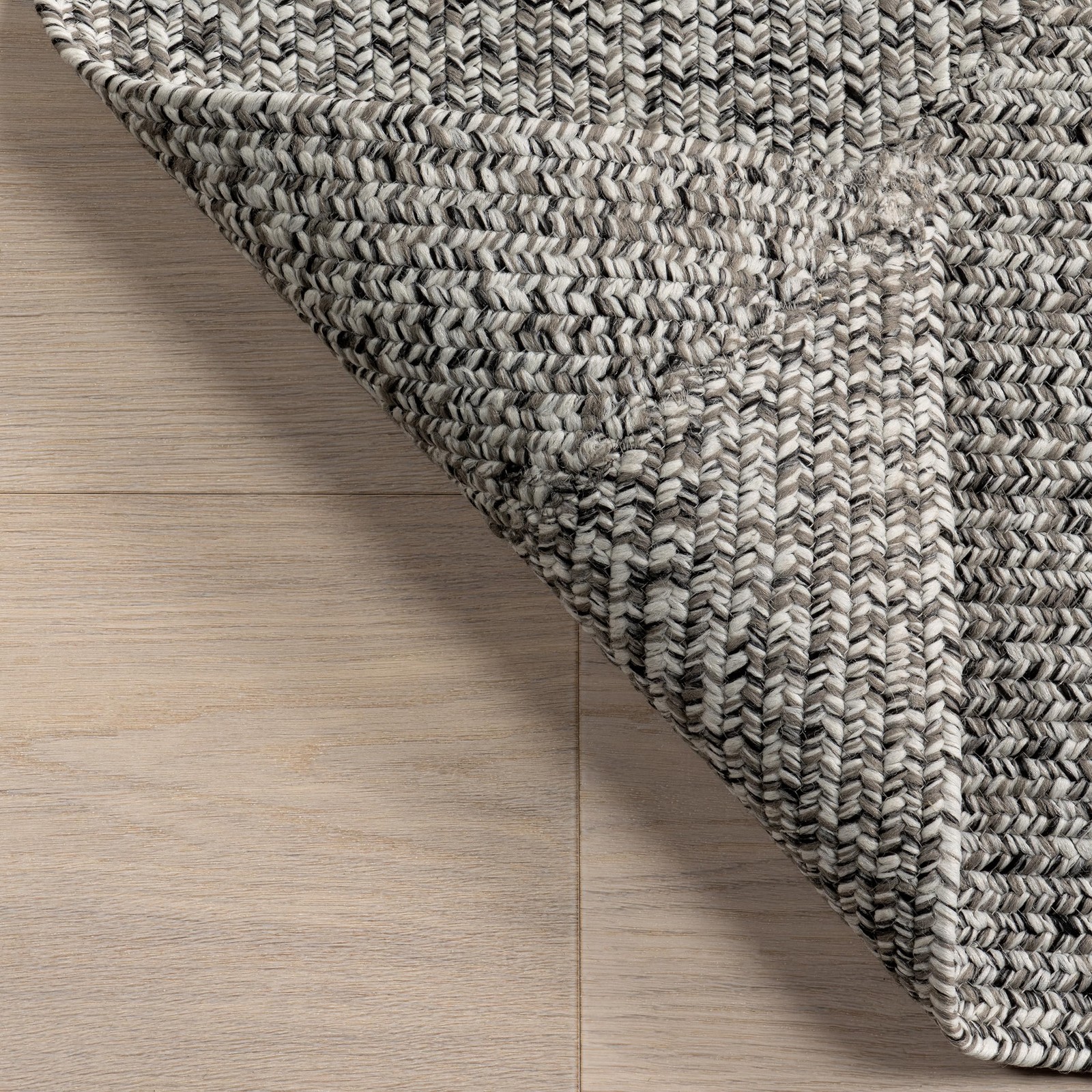 Indoor/Outdoor Area Rug 7’6″ x 9’6″ Solid Braided, 100% Polypropylene – Pet