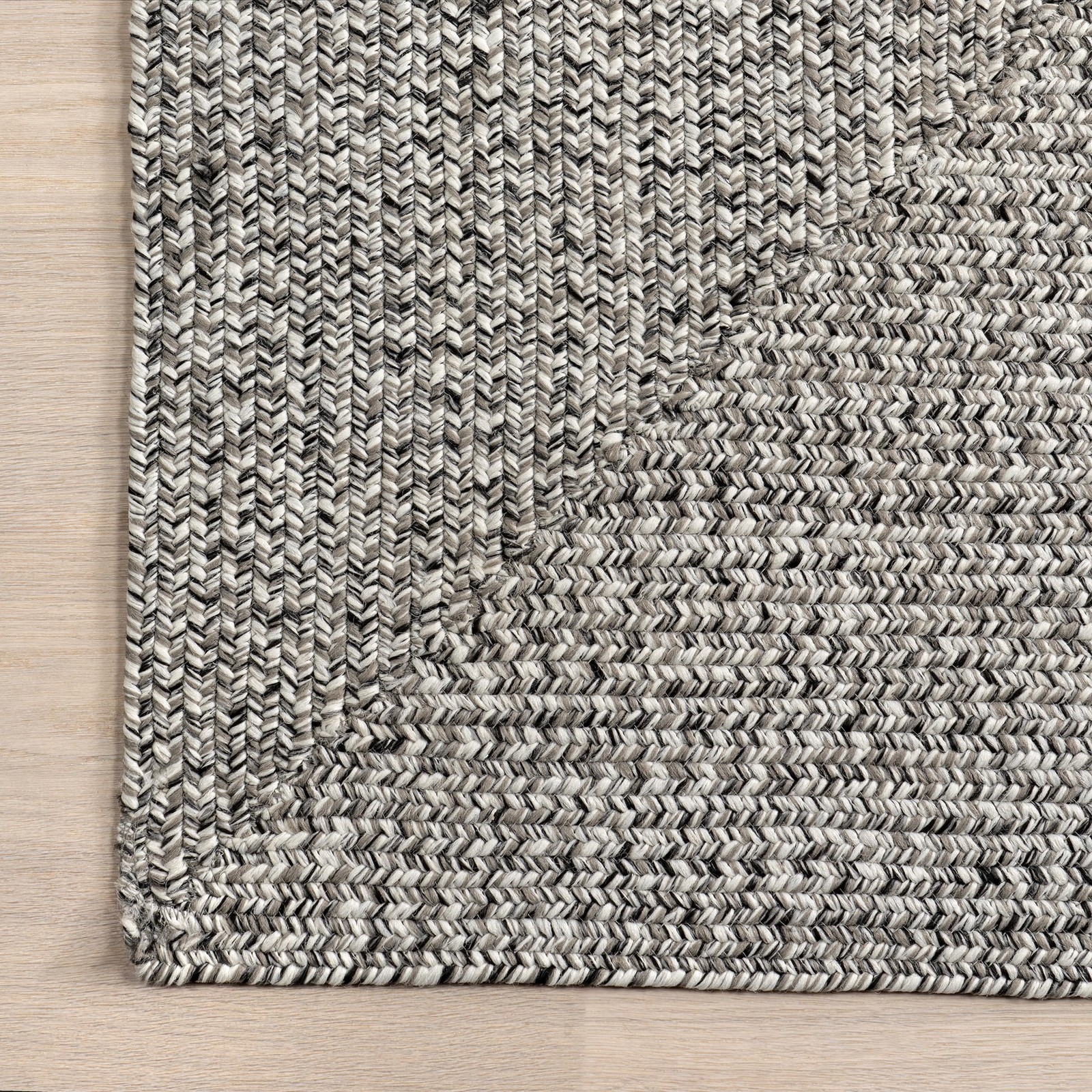 Indoor/Outdoor Area Rug 7’6″ x 9’6″ Solid Braided, 100% Polypropylene – Pet
