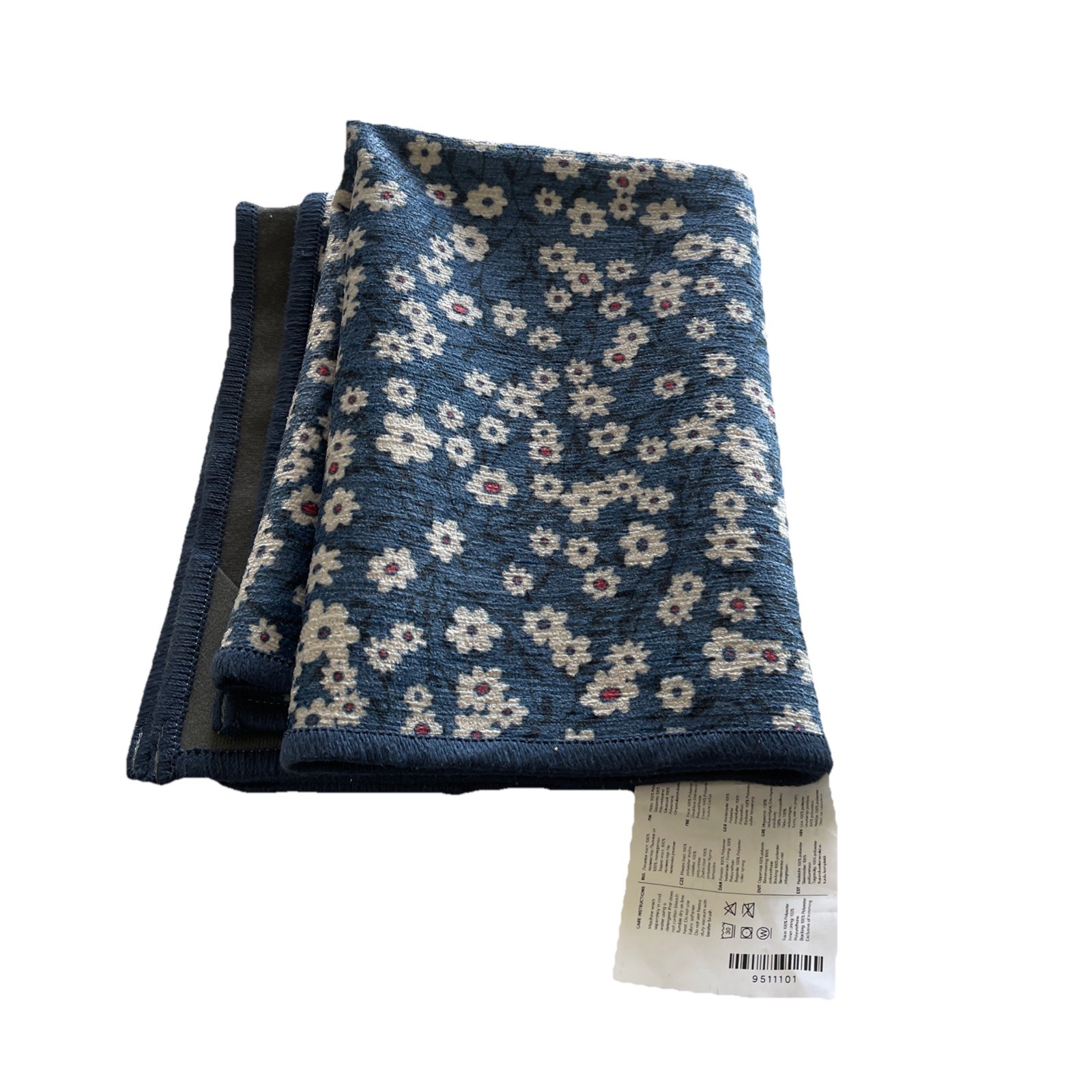 Ruggable Blue And White Flower Rug Size 36×24