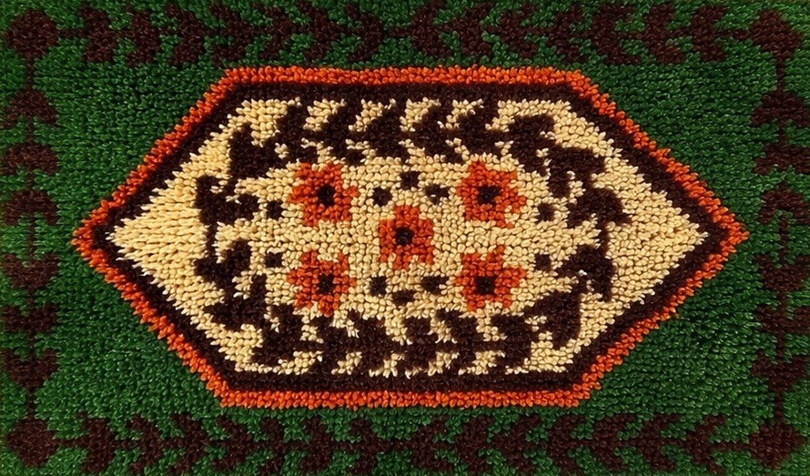 Latch Hook Rug Vintage Green Orange Medallion 70s Boho Accent 25×33